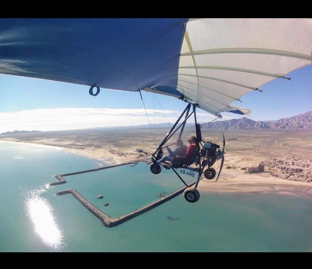 Volando sobre mar de cortés