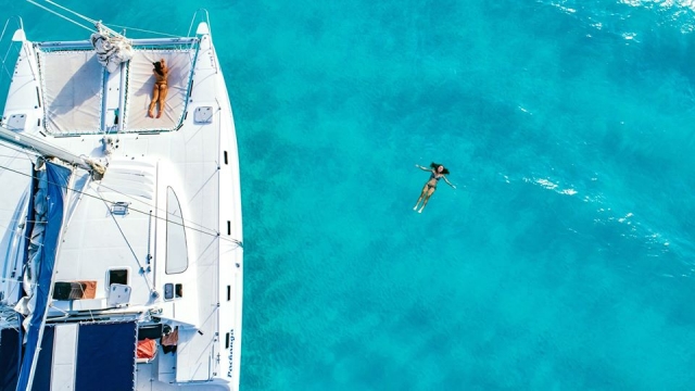 Disfrutando de las aguas de Isla Mujeternera