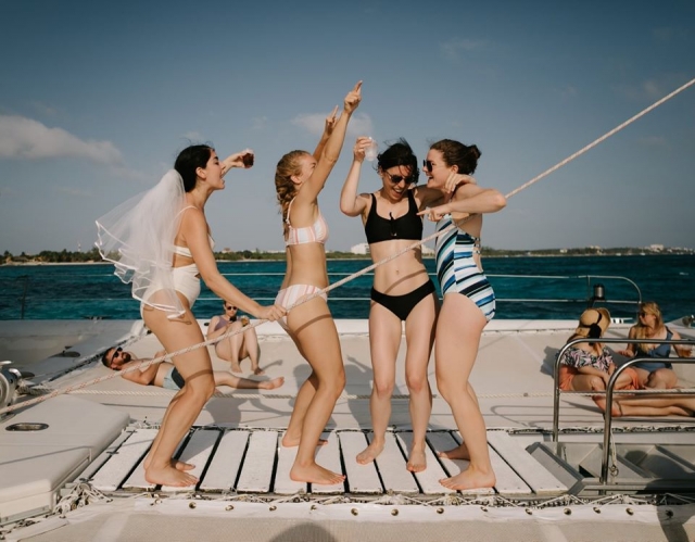 Fiesta en catamarán