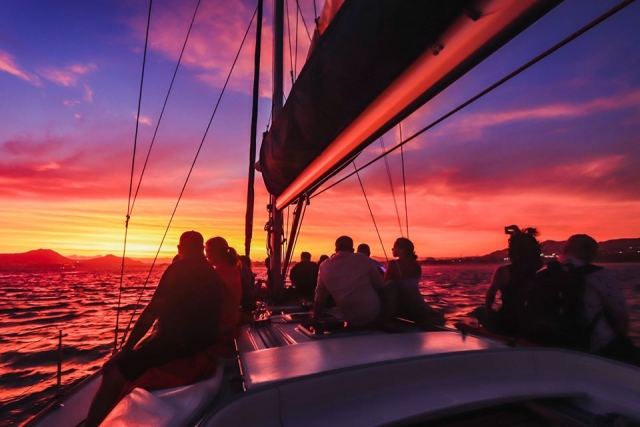 Disfrutando los coloternera de la puesta del sol