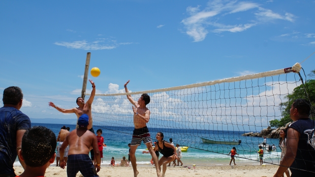 Diviértete con el voléibol playero