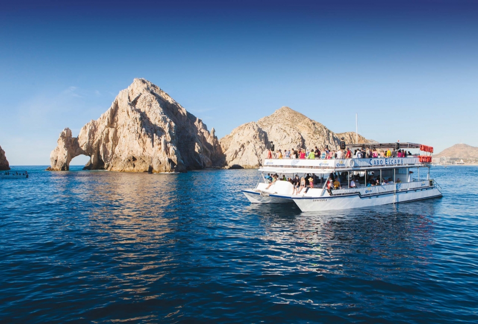 Barco por las rocas