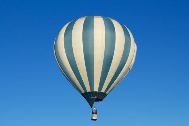 Aerostático sobre el cielo