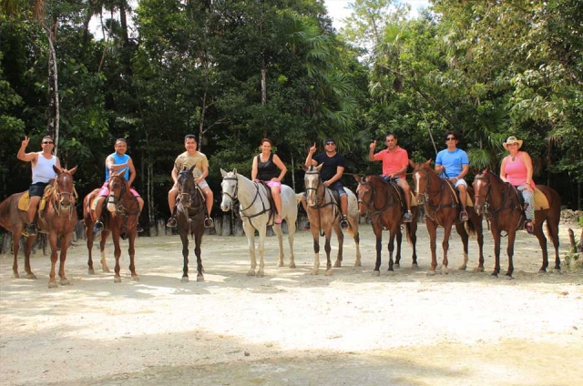 Ruta a caballo en grupo
