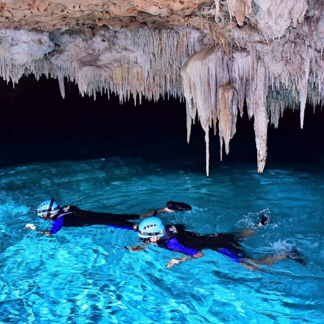 Nadando en cenote