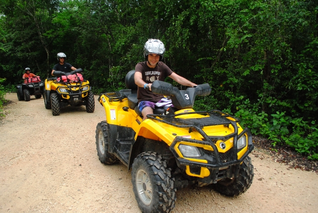 Ven a divertirte con nuestras quads por la selvas maya