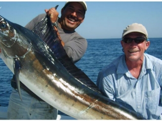 Día de pesca deportivas en panga en Bahía Magdalena