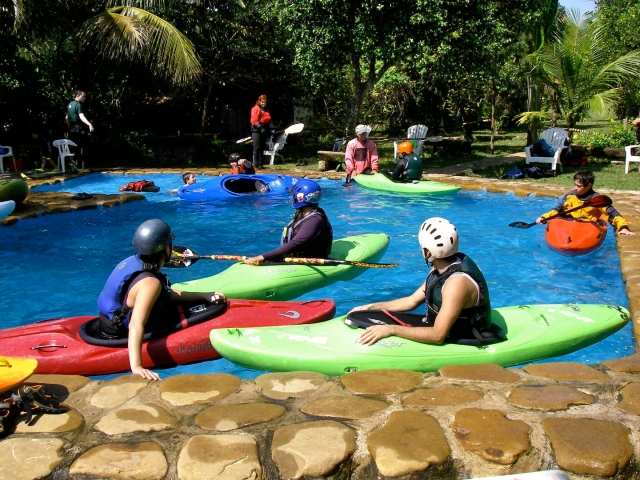 Piscina para aprender kayak
