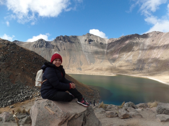 Hermosa laguna en el volcán