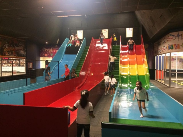 En la zona de resbaladillas