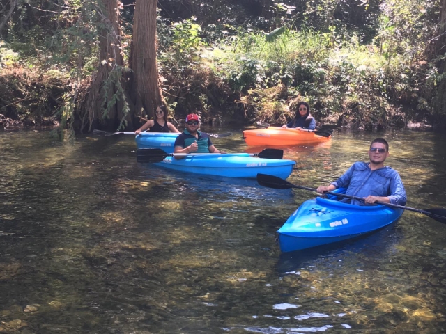 Kayaks por el río