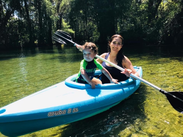 Remando en kayak