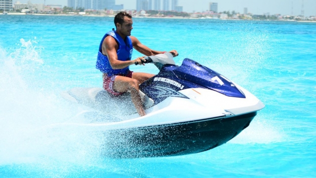 Emocionante visita guiada en moto acuática en Cancún