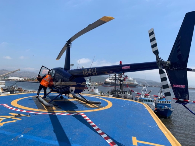 R-44 en el helipuerto