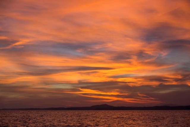 Puesta de sol en bahía