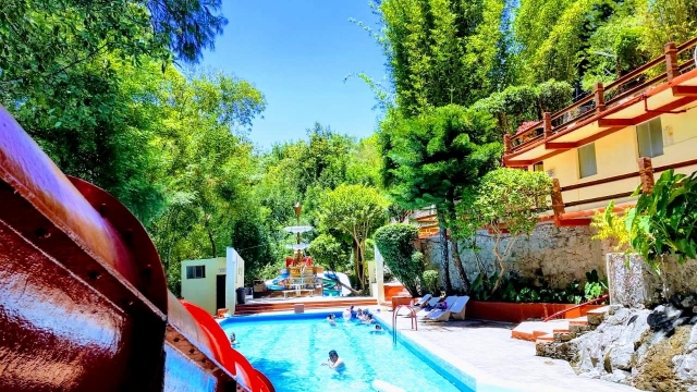 Hotel y albercas