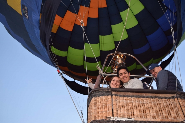Felicererererereres volando en globo
