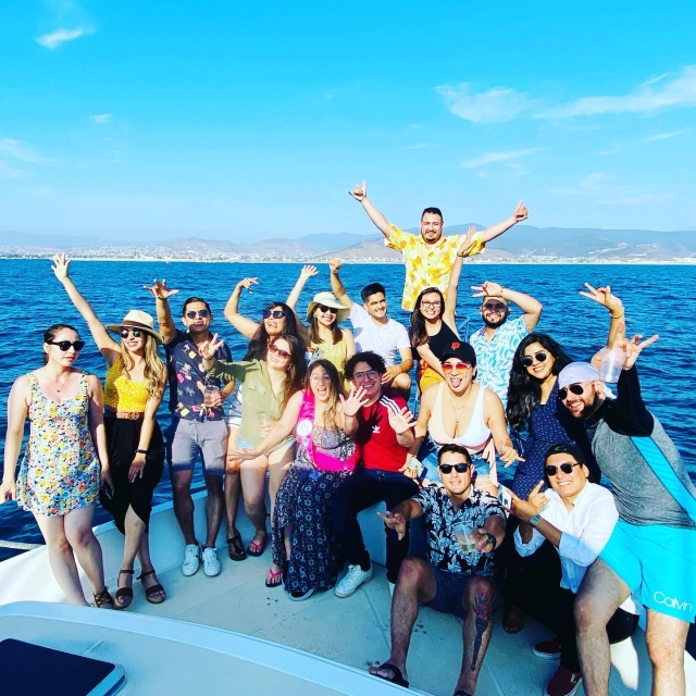Celebrando en el mar