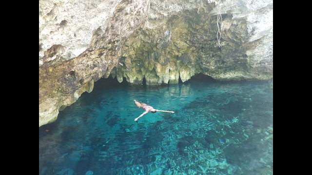 Nado en cenote Cancún