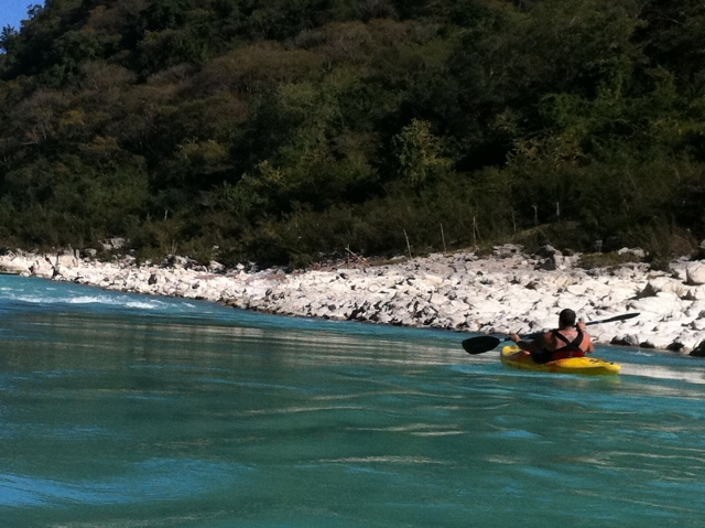 Kayaking en río