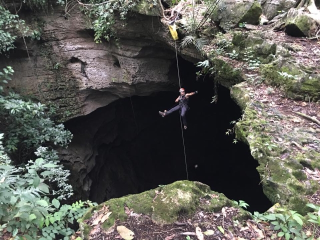 Rappel en cuevas