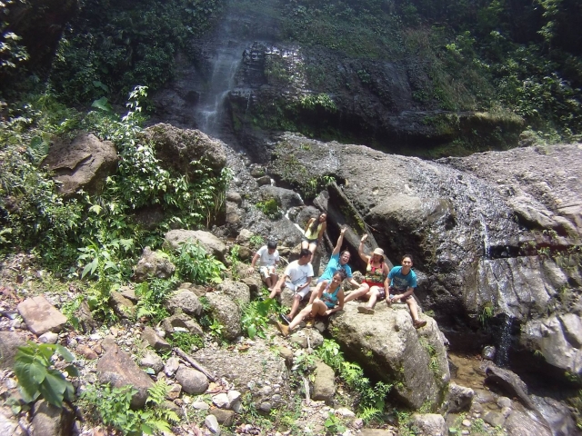 Practica senderismo hacia las cascadas de Tabasco 