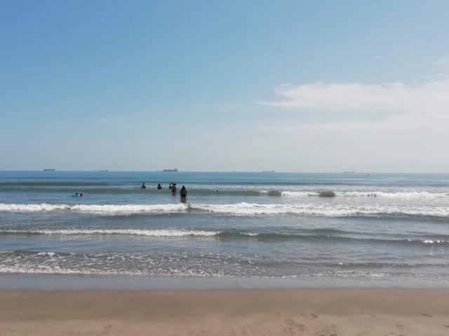 Sal al mar abierto y practica pesca deportivas.