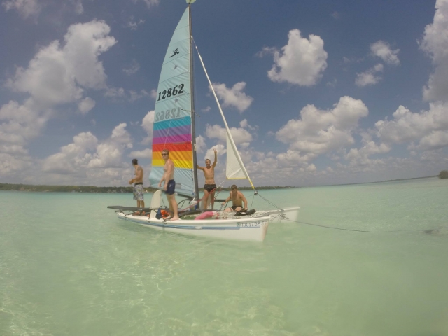Disfruta de Bacalar en un paseo en barco