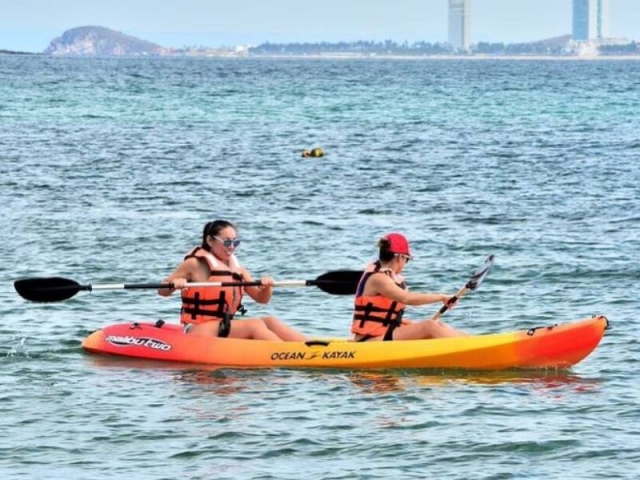 Remando en kayak doble