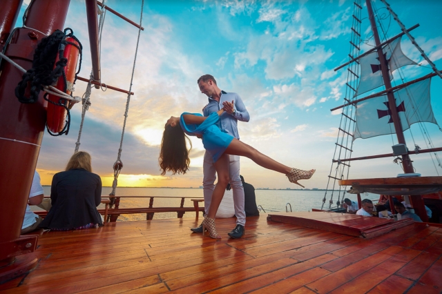 Bailando en barco antiguo