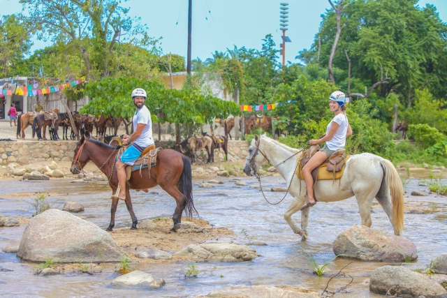 Pasea en Caballo por el río La Puerta