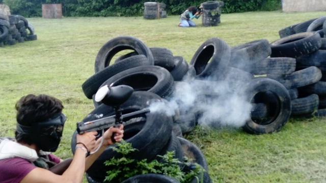 Desafía a tus amigos en una batalla de Paintball