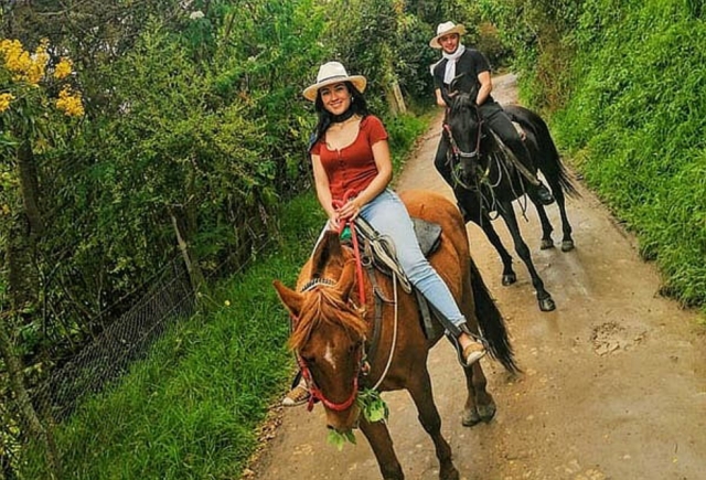 Ruta a caballo en pareja