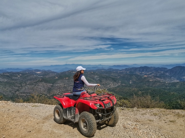 Vista panorámica con cuatrimoto