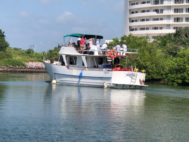 Ven y disfruta de una tarde en un paseo en barco con barra libre en la costa de Mazatlán