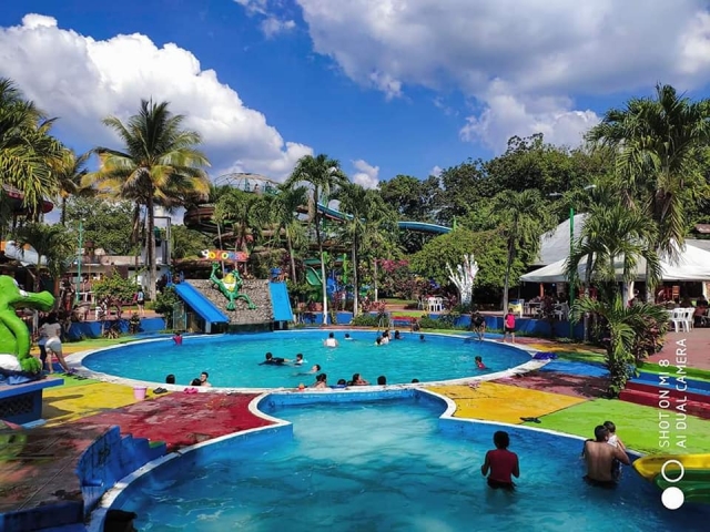 Disfruta de un día en un parque acuático 