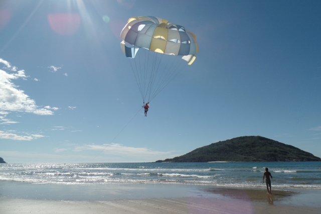 Acenso en parasiling en Zona Doraza,  Mazatlán