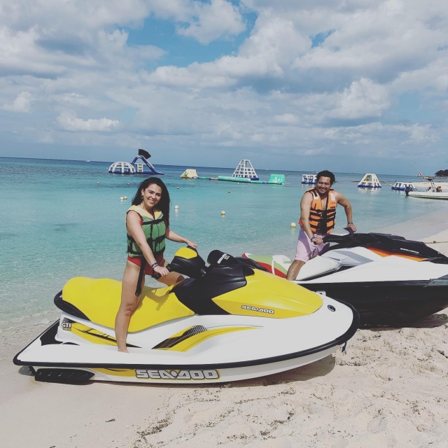 Motos de agua en la isla