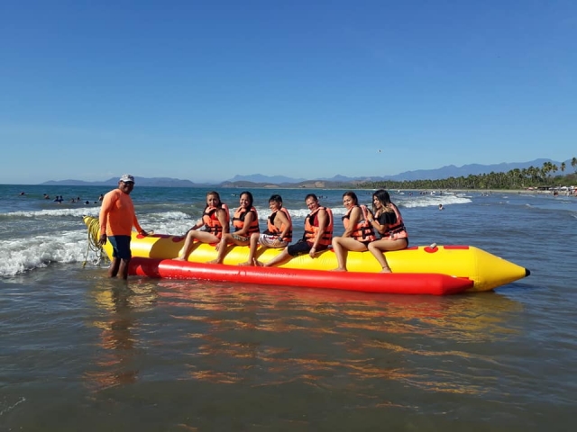 Aventura en banana boat Playa Linda
