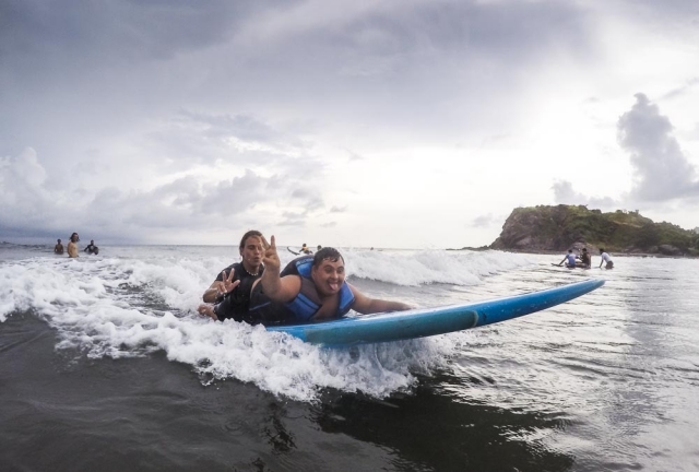 Disfrutando del surf