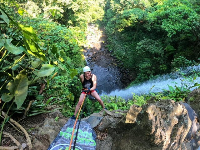 Haz Rappel por la cascada el Tucán