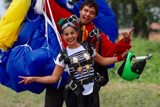 Festeja tu cumpleaños saltando en paracaídas en Celaya