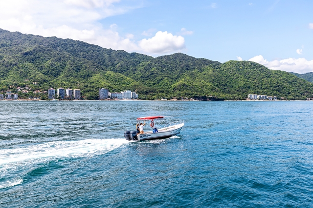 Navega las costas de Puerto Vallarta