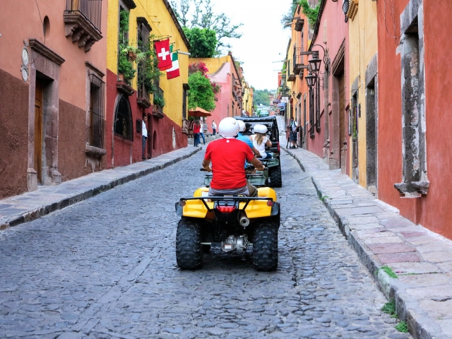 Recorre los bellos callejonererererereres de San Miguel