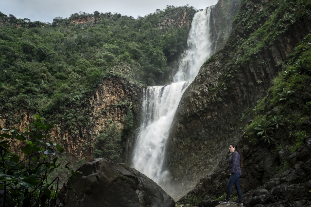 Cascadas y montaña