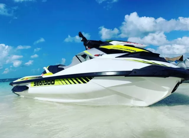 Paseo en jetski en Playa Mamitas por 60 minutos