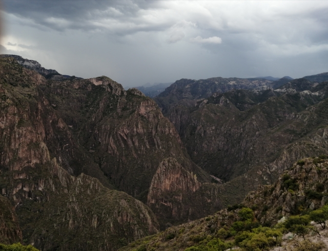 Admirando las Barrancas del Cobre