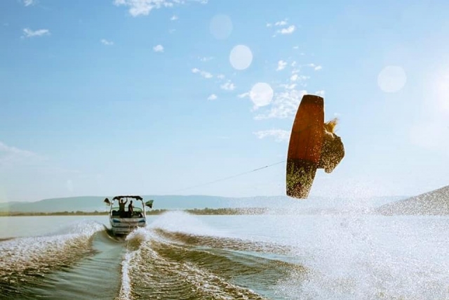 Acrobacias con wakeboard