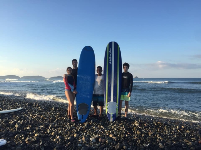 Surfea con nosotros
