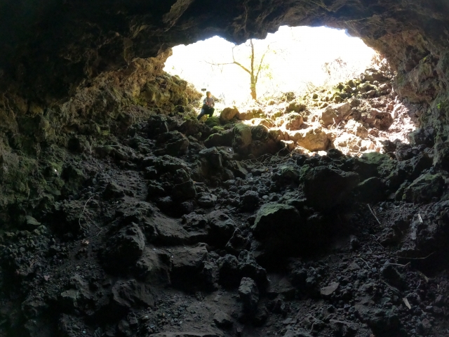 Asomándose al cráter